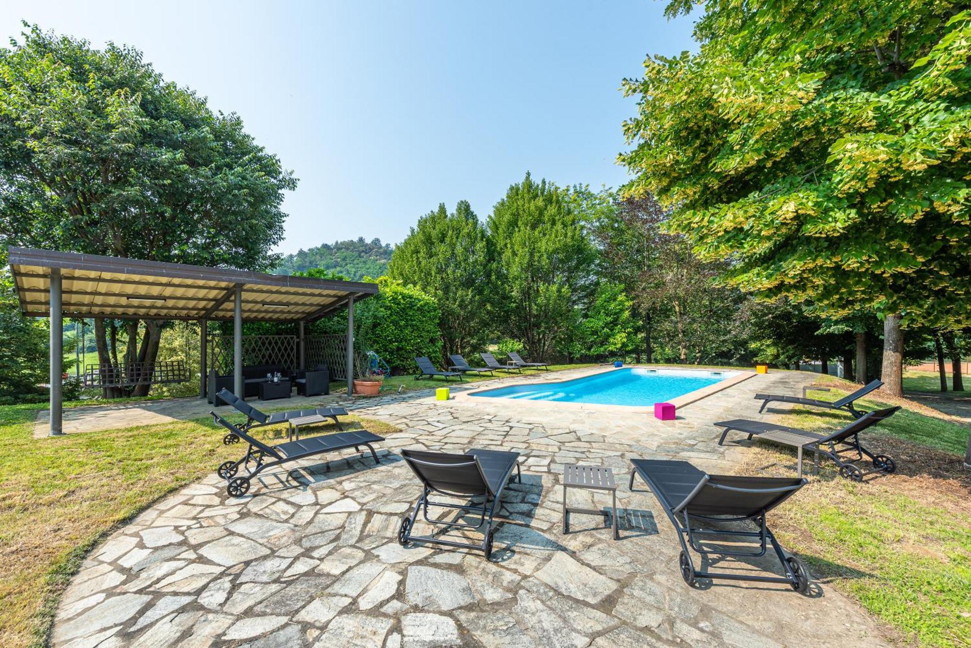 Corneliano d'Alba Villa Cornelia , Entire Villa With Private Pool מראה חיצוני תמונה